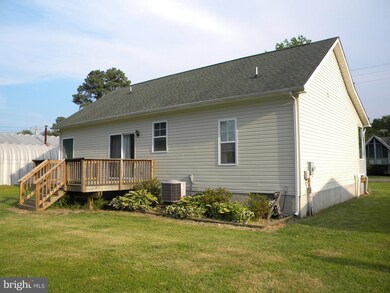 270 Monroe Dr, Colonial Beach, VA 22443 - photo 3