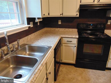 21399 Lee Dr, Lexington Park, MD 20653 - photo 5