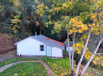 Guest cottage 2 BR 1ba about 840 sq ft