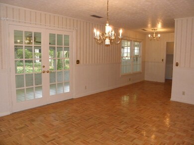 Den / Breakfast Area
