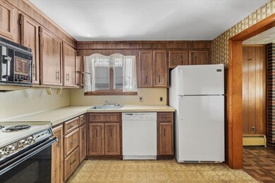 40 Oneida Ave, Brockton, MA 02301 - photo 3
