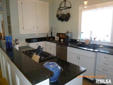 181 W Springfield St, Virginia, IL 62691 - photo 3