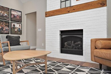 m_7 Living Fireplace