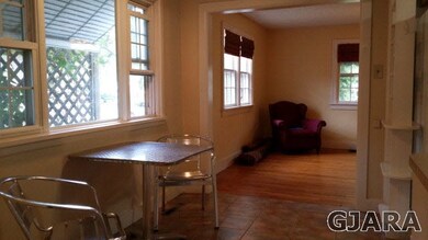 Breakfast area next to Living room