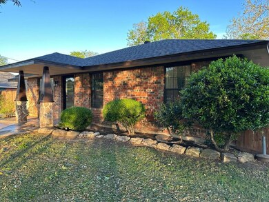 211 W Merritt Ave, Ennis, TX 75119 - photo 3
