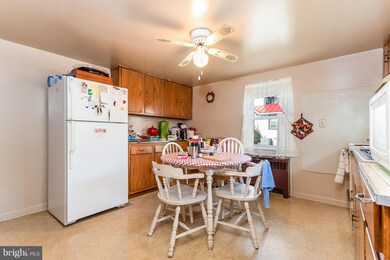 410 S 11th St, Purcellville, VA 20132 - photo 5