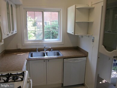 1565 Mount Eagle Place unit 943-1565, Alexandria, VA 22302 - photo 3