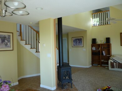 105 HICKORY FRONT ROOM 2