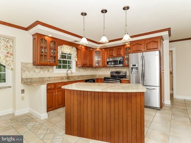 303 White Swan Way, Langhorne, PA 19047 - photo 5