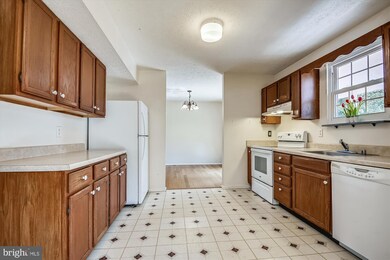 1210 Hunter Rd, Pasadena, MD 21122 - photo 4