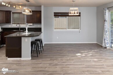 Dining Area & Bar