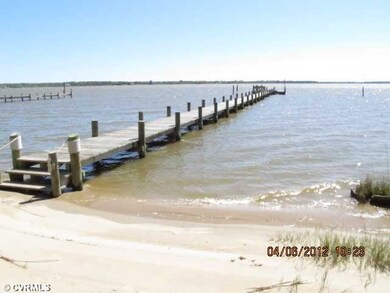 916 Fort Lowry Ln, Dunnsville, VA 22454 - photo 2