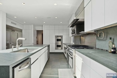 532 Winthrop Rd, Teaneck, NJ 07666 - photo 5