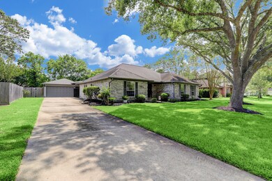 1903 Hunt Dr, Friendswood, TX 77546 - photo 2