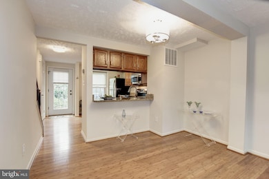 1671 Fieldthorn Dr, Reston, VA 20194 - photo 5