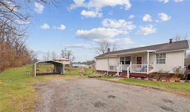 1013 Franklin St, Scottdale, PA 15683 - photo 2