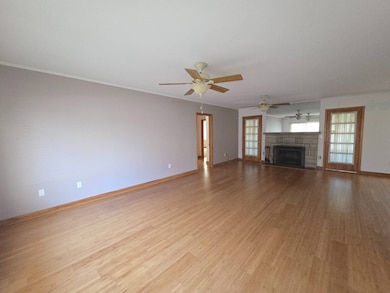 403 N Fair St, Olney, IL 62450 - photo 4