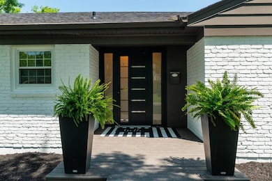 3770 Donegal Dr, Cincinnati, OH 45236 - photo 2