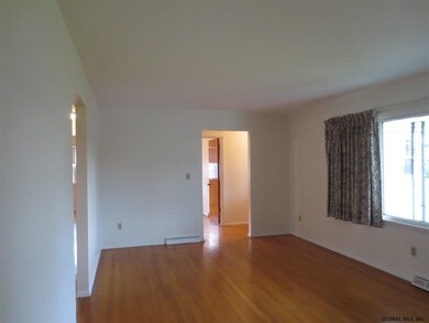 8 Hadden Ln, Troy, NY 12180 - photo 3