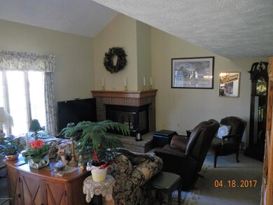 108 Duck Hollow Cir, Stroudsburg, PA 18360 - photo 2
