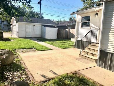 1120 10th St NW, Cedar Rapids, IA 52405 - photo 2