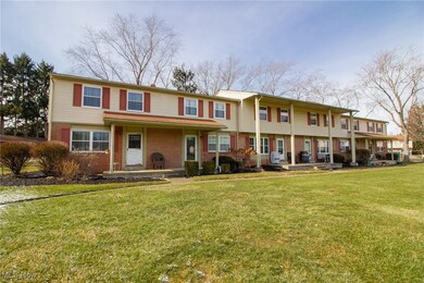 335 Carriage Ln, Canfield, OH 44406 - photo 3