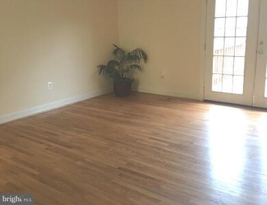 8904 Shamrock Ct, Springfield, VA 22152 - photo 2