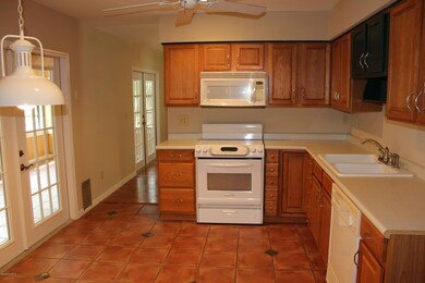 Eat-in kitchen view
