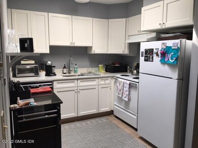 4 Lewis St unit 3rd floor, C, Greenwich, CT 06830 - photo 3