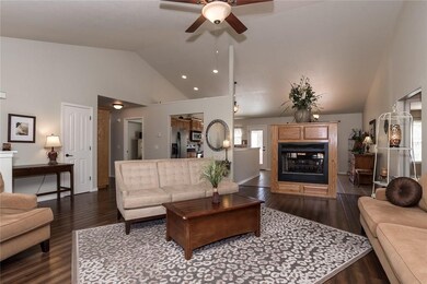 17 Munster Dr, Bella Vista, AR 72715 - photo 2