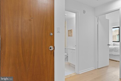 The Gibson unit 1001, Washington, DC 20037 - photo 6