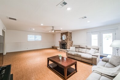 11307 Caribbean Ln, Houston, TX 77089 - photo 6