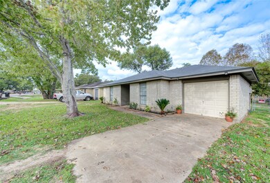 310 N 9th St, Beasley, TX 77417 - photo 4
