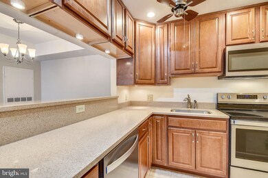 5818 Inman Park Cir unit 200, Rockville, MD 20852 - photo 6