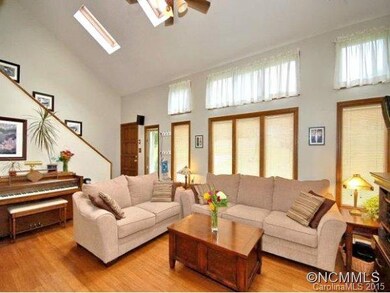 Bright vaulted great room