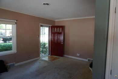 929 SW Randolph Ave, Topeka, KS 66606 - photo 2