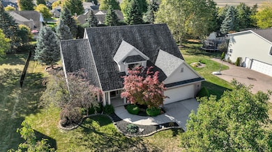 1403 Sheffield Dr, Bowling Green, OH 43402 - photo 2