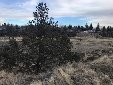 710 NW 13th St, Redmond, OR 97756 - photo 3