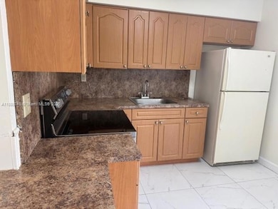 6111 SW 39th Ct unit 2, Davie, FL 33314 - photo 5