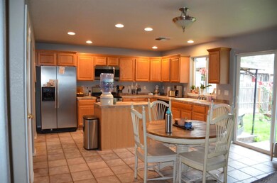 402 NW Pleasant View Dr, Grants Pass, OR 97526 - photo 4