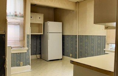 Eat-in Kitchen