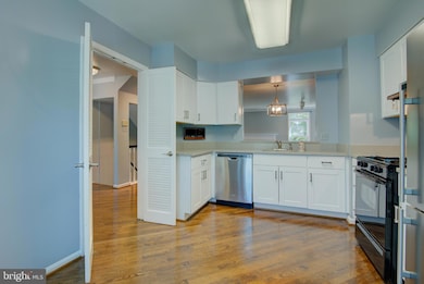 7235 Worsley Way, Alexandria, VA 22315 - photo 4