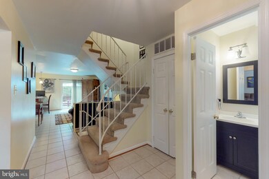 9515 Hunt Square Ct, Springfield, VA 22153 - photo 5