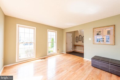 6027 Kennard Ct, Sykesville, MD 21784 - photo 3