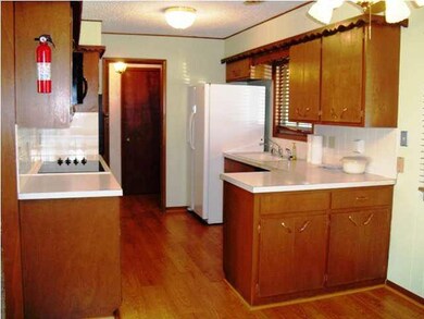 Great kitchen layout, newer appliances, convection