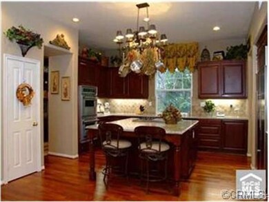 State of the art Kitchen with Stainless Steel Appl