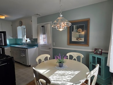 64 Woodrow Ave, Norwich, CT 06360 - photo 6