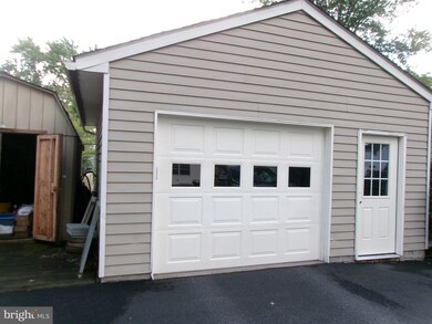 811 W Mill St, Quakertown, PA 18951 - photo 6