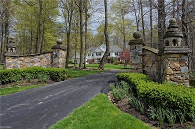 875 Cascades Dr, Aurora, OH 44202 - photo 2