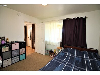 715 Railroad Ave, Myrtle Point, OR 97458 - photo 7